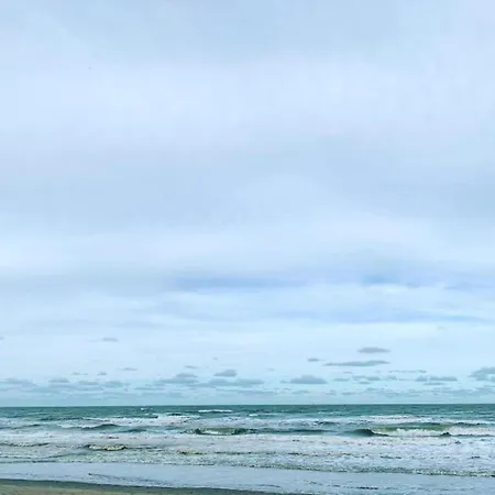 In Near The Beach, Cleaning Included Lägenhet *